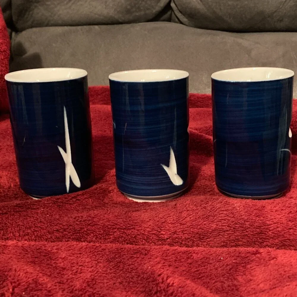 VTG THREE (3) Porcelain Teacup/Sake Cups-MCI JAPAN-Sgraffito Floral Etched-EUC - Picture 2 of 9